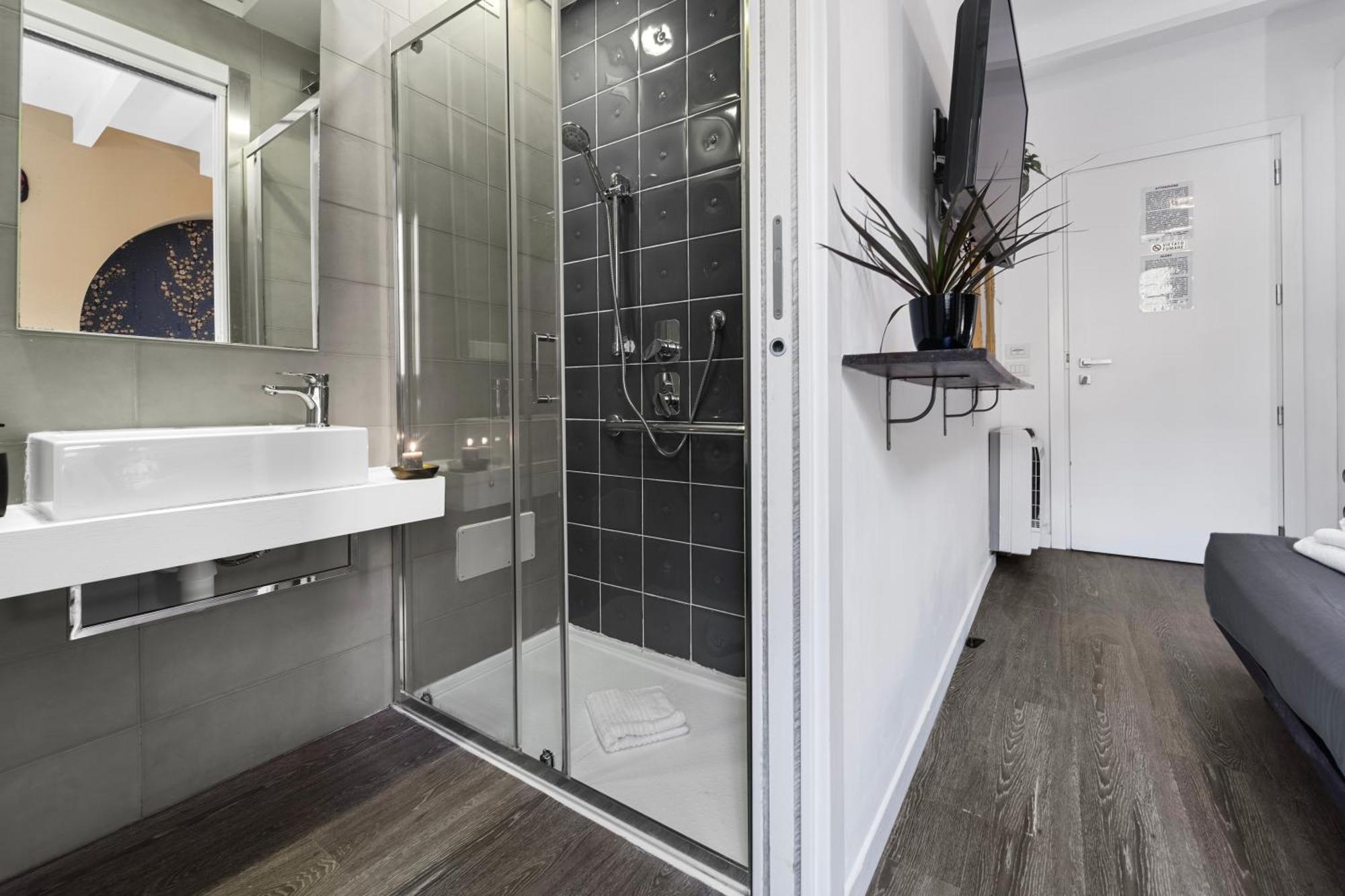 Ukiyo Suites And Rooms Cagliari Pokoj fotografie